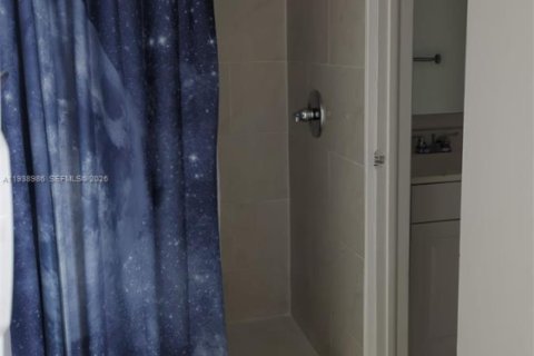 Commercial property in Hialeah, Florida 1 bedroom № 1997928 - photo 7