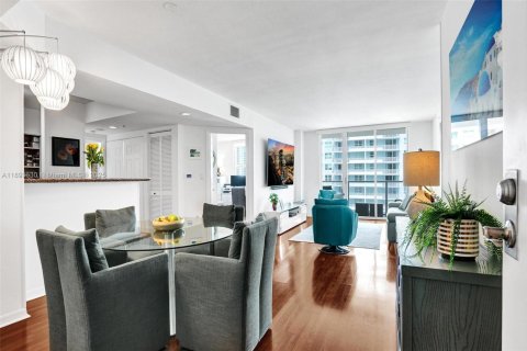 Condo in Miami, Florida, 3 bedrooms  № 1946132 - photo 9