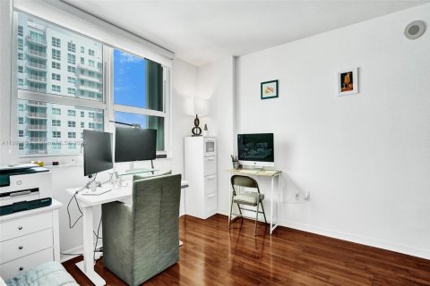 Condo in Miami, Florida, 3 bedrooms  № 1946132 - photo 24