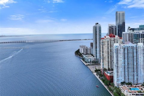 Condo in Miami, Florida, 3 bedrooms  № 1946132 - photo 4