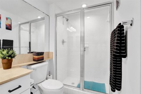 Condo in Miami, Florida, 3 bedrooms  № 1946132 - photo 22