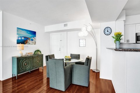 Condo in Miami, Florida, 3 bedrooms  № 1946132 - photo 10