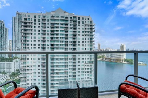 Condo in Miami, Florida, 3 bedrooms  № 1946132 - photo 1