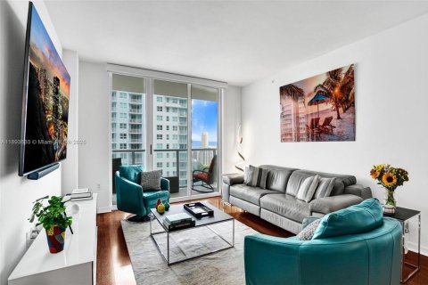Condo in Miami, Florida, 3 bedrooms  № 1946132 - photo 6