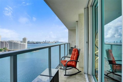 Condo in Miami, Florida, 3 bedrooms  № 1946132 - photo 2