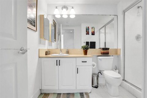 Condo in Miami, Florida, 3 bedrooms  № 1946132 - photo 21
