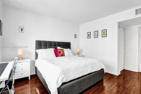 Condo in Miami, Florida, 3 bedrooms  № 1946132 - photo 14