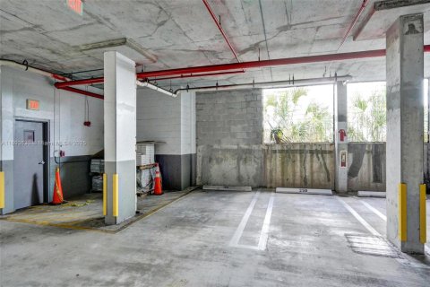 Condo in Miami, Florida, 3 bedrooms  № 1946132 - photo 28