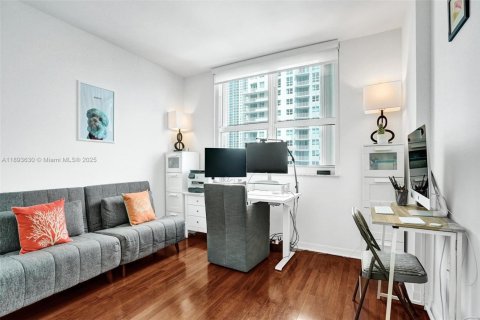 Condo in Miami, Florida, 3 bedrooms  № 1946132 - photo 23
