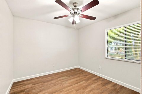 House in North Port, Florida 3 bedrooms, 110.37 sq.m. № 2224911 - photo 23