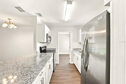 House in North Port, Florida 3 bedrooms, 110.37 sq.m. № 2224911 - photo 10