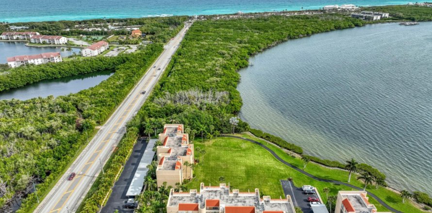 Condo in Jensen Beach, Florida, 2 bedrooms  № 938890