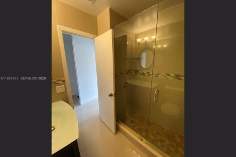 Купить кондоминиум в Майами, Флорида 2 спальни, 80.64м2, № 2027422 - фото 4