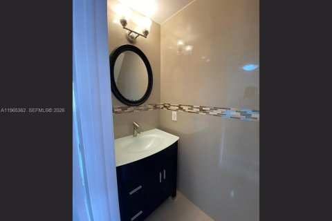 Купить кондоминиум в Майами, Флорида 2 спальни, 80.64м2, № 2027422 - фото 2