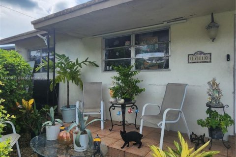 Villa ou maison à vendre à Miami, Floride: 4 chambres, 166.76 m2 № 1973667 - photo 2