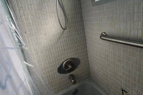 Villa ou maison à vendre à Miami, Floride: 4 chambres, 166.76 m2 № 1973667 - photo 13