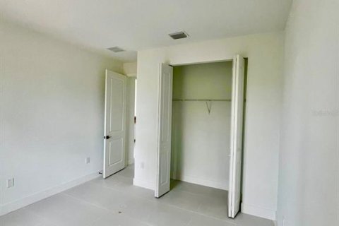 House in Lehigh Acres, Florida 3 bedrooms, 152.08 sq.m. № 1625389 - photo 16