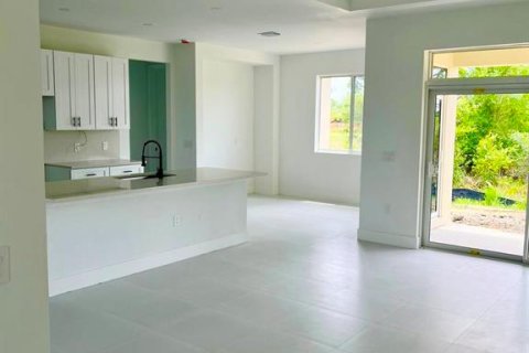 House in Lehigh Acres, Florida 3 bedrooms, 152.08 sq.m. № 1625389 - photo 24