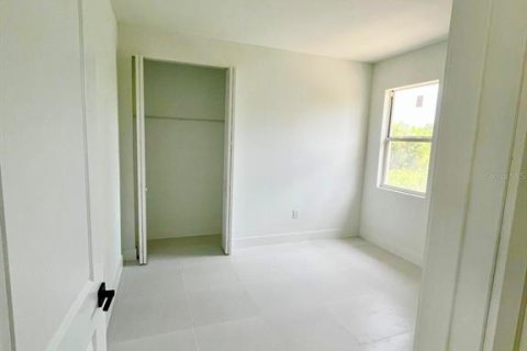 House in Lehigh Acres, Florida 3 bedrooms, 152.08 sq.m. № 1625389 - photo 19