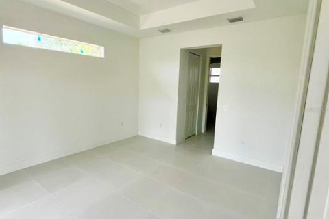 House in Lehigh Acres, Florida 3 bedrooms, 152.08 sq.m. № 1625389 - photo 11