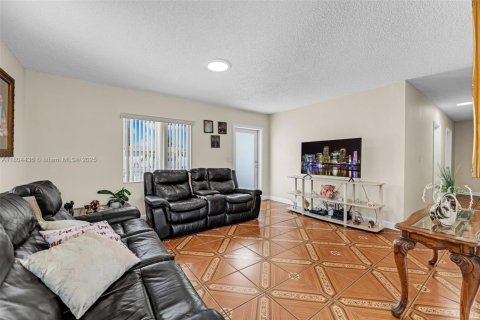 Купить виллу или дом в Хомстед, Флорида 3 спальни, 99.87м2, № 1727514 - фото 5