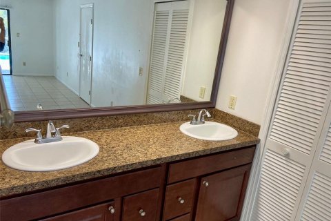 Casa en alquiler en Orlando, Florida, 5 dormitorios, 200.95 m2 № 1830020 - foto 24