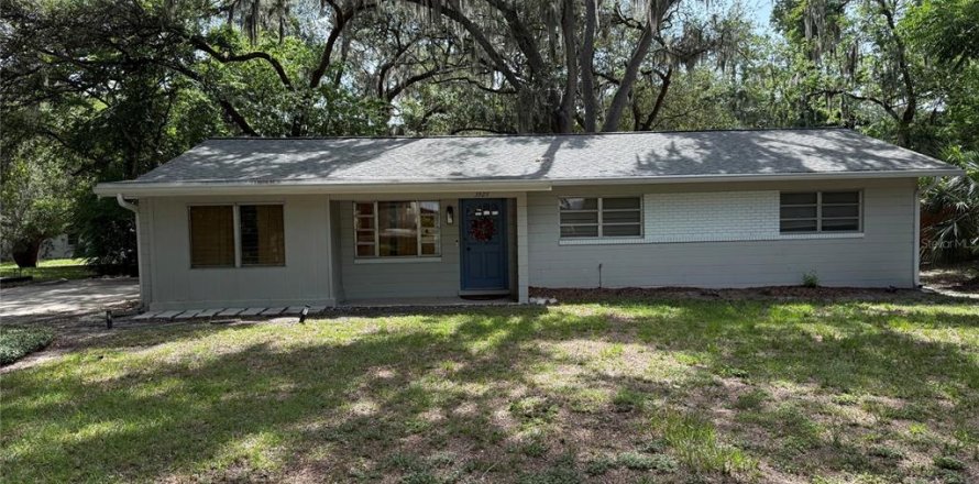 House in Gainesville, Florida 3 bedrooms, 150.32 sq.m. № 2208507