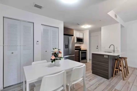 Condominio en venta en Miami, Florida, 1 dormitorio, 59.55 m2 № 1981449 - foto 12