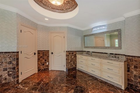 Снять в аренду виллу или дом в Голден-Бич, Флорида 6 спален, 437.66м2, № 2007909 - фото 27