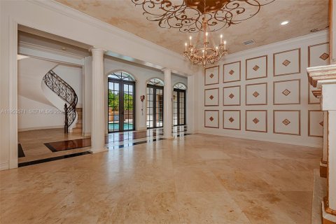 Снять в аренду виллу или дом в Голден-Бич, Флорида 6 спален, 437.66м2, № 2007909 - фото 9