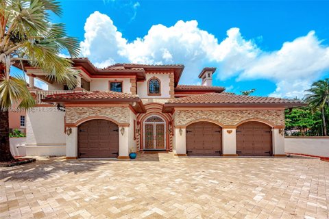 Снять в аренду виллу или дом в Голден-Бич, Флорида 6 спален, 437.66м2, № 2007909 - фото 4