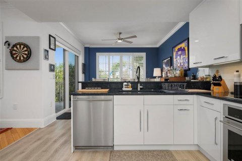 Condo in Sarasota, Florida, 3 bedrooms  № 1912800 - photo 17