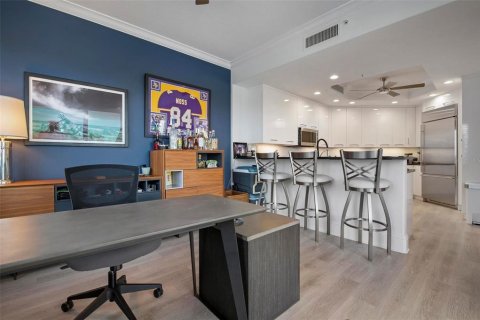 Condo in Sarasota, Florida, 3 bedrooms  № 1912800 - photo 13