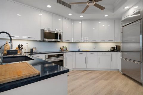 Condo in Sarasota, Florida, 3 bedrooms  № 1912800 - photo 15