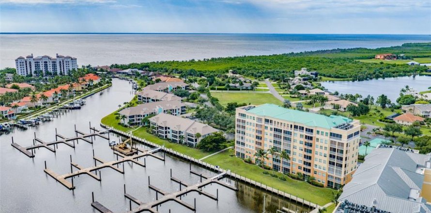 Condo à Punta Gorda, Floride, 3 chambres № 2267529