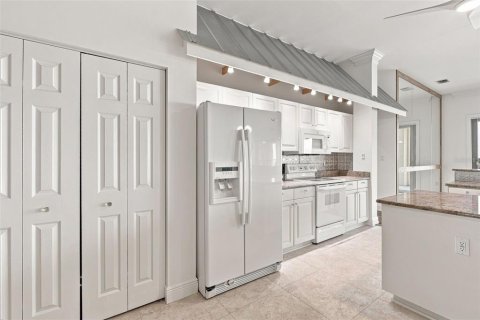 Copropriété à vendre à Punta Gorda, Floride: 3 chambres, 178 m2 № 2267529 - photo 30