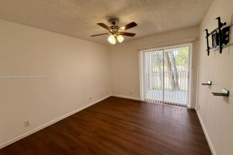 House in Tamarac, Florida 2 bedrooms, 95.69 sq.m. № 1952477 - photo 18