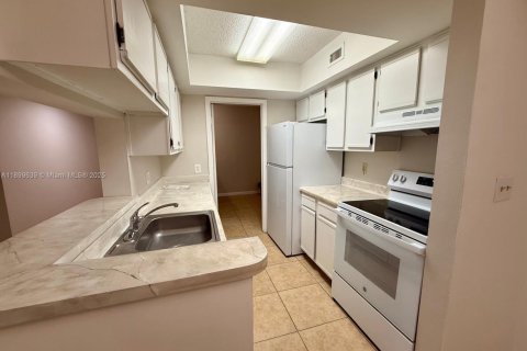 House in Tamarac, Florida 2 bedrooms, 95.69 sq.m. № 1952477 - photo 12