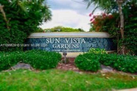House in Tamarac, Florida 2 bedrooms, 95.69 sq.m. № 1952477 - photo 1