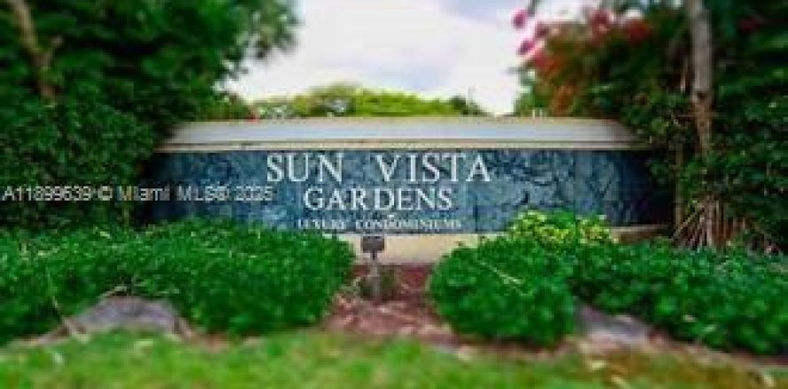 House in Tamarac, Florida 2 bedrooms, 95.69 sq.m. № 1952477