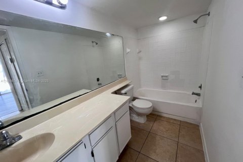 House in Tamarac, Florida 2 bedrooms, 95.69 sq.m. № 1952477 - photo 21