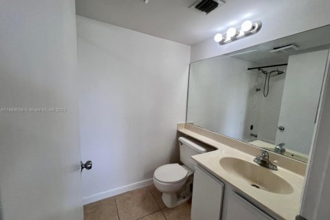 House in Tamarac, Florida 2 bedrooms, 95.69 sq.m. № 1952477 - photo 17