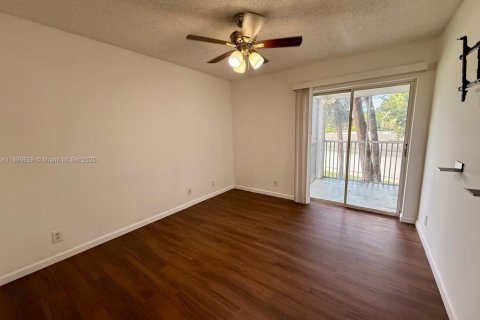 House in Tamarac, Florida 2 bedrooms, 95.69 sq.m. № 1952477 - photo 19