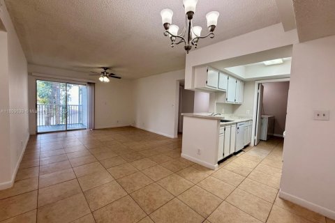 House in Tamarac, Florida 2 bedrooms, 95.69 sq.m. № 1952477 - photo 13