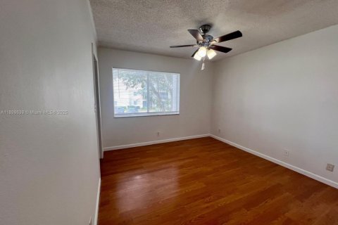 House in Tamarac, Florida 2 bedrooms, 95.69 sq.m. № 1952477 - photo 15