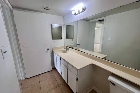House in Tamarac, Florida 2 bedrooms, 95.69 sq.m. № 1952477 - photo 22