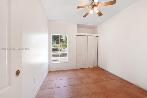 Casa en venta en Hialeah, Florida, 4 dormitorios, 148.74 m2 № 1932926 - foto 16