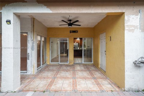 Casa en venta en Hialeah, Florida, 4 dormitorios, 148.74 m2 № 1932926 - foto 28