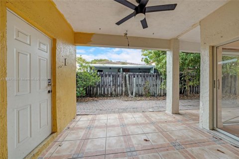 Casa en venta en Hialeah, Florida, 4 dormitorios, 148.74 m2 № 1932926 - foto 27