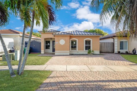 Casa en venta en Hialeah, Florida, 4 dormitorios, 148.74 m2 № 1932926 - foto 1